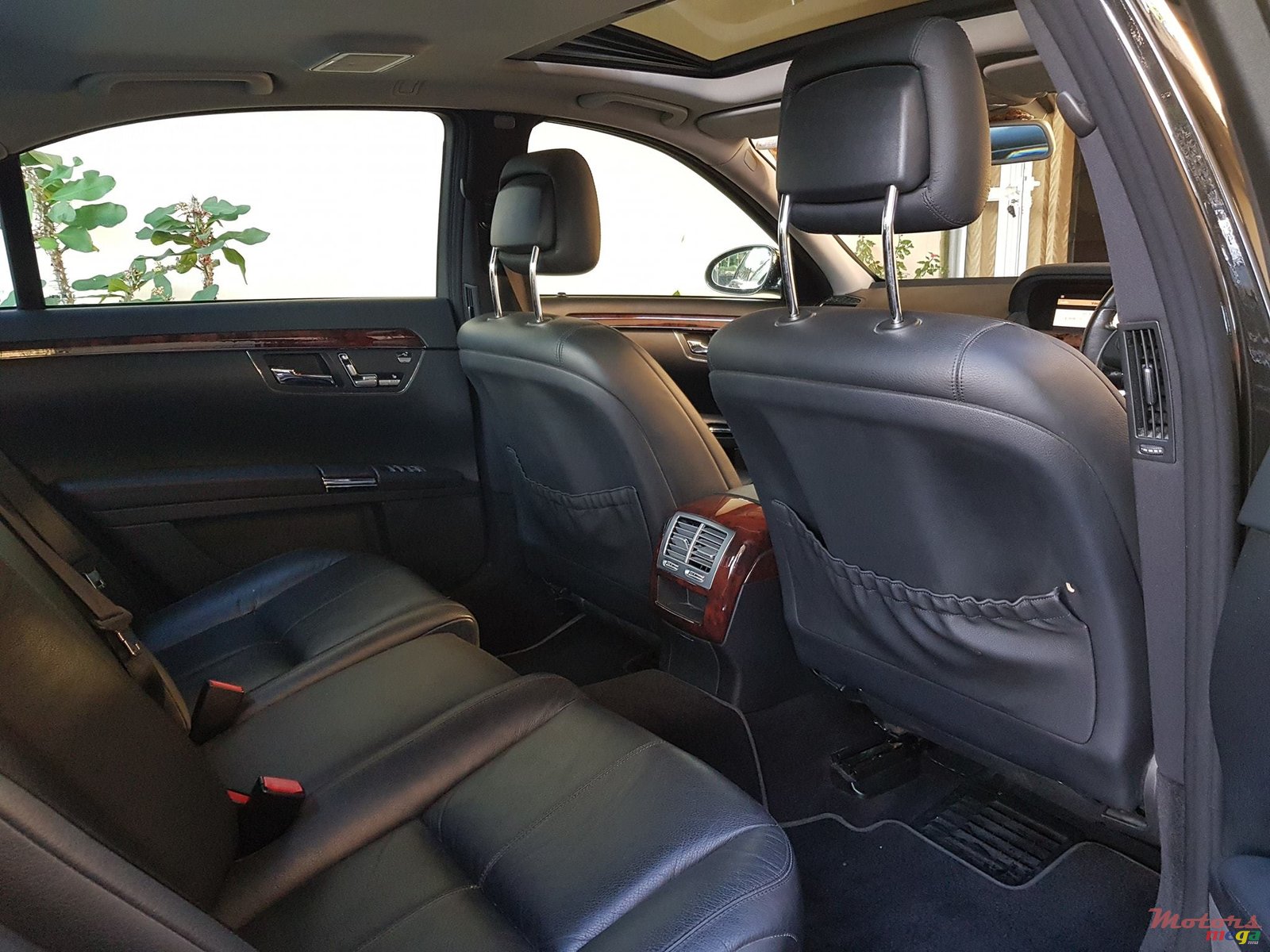 2010' Mercedes-Benz S-Class photo #5