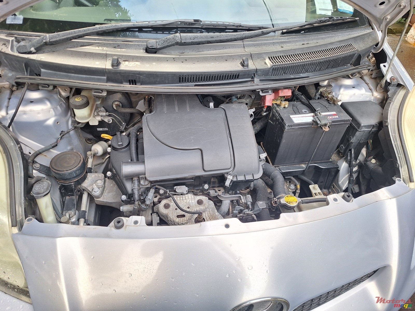 2010' Toyota Vitz photo #3