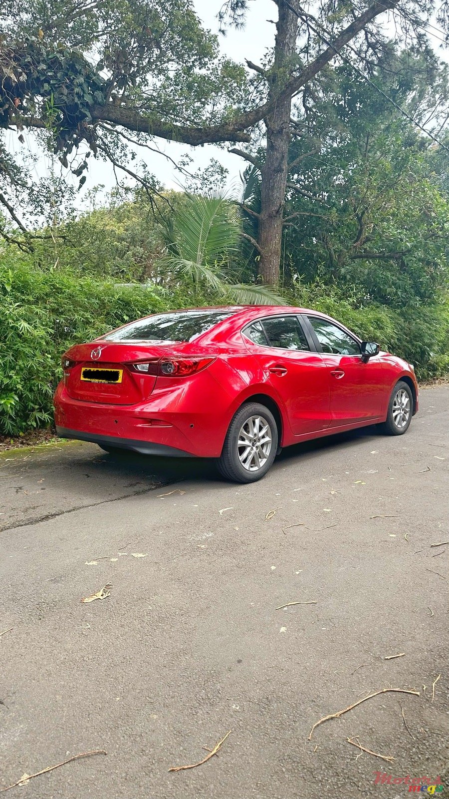 2015' Mazda 3 Deluxe edition photo #2