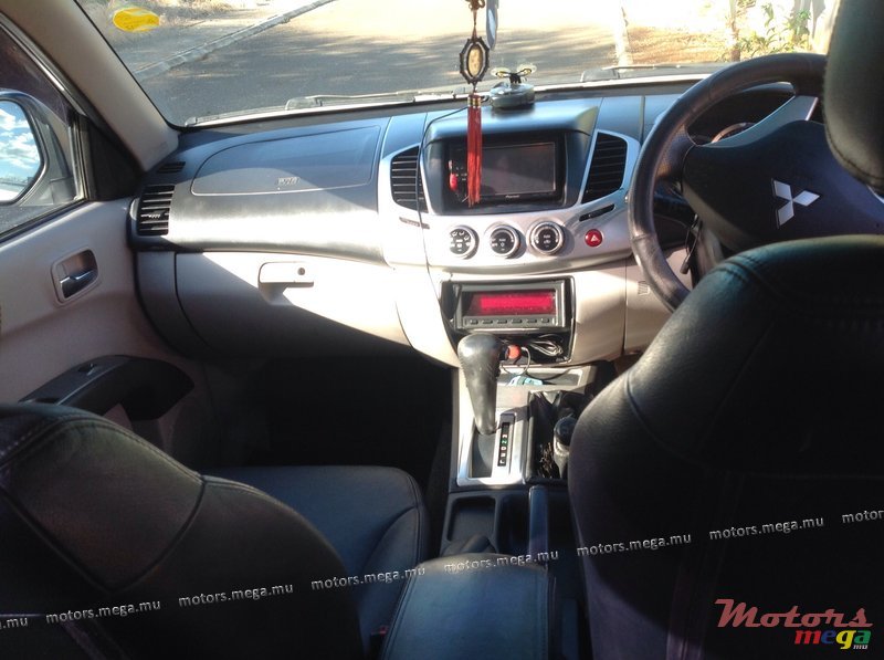 2010' Mitsubishi Triton photo #3