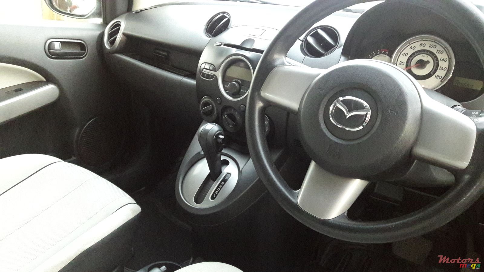 2008' Mazda Demio photo #5