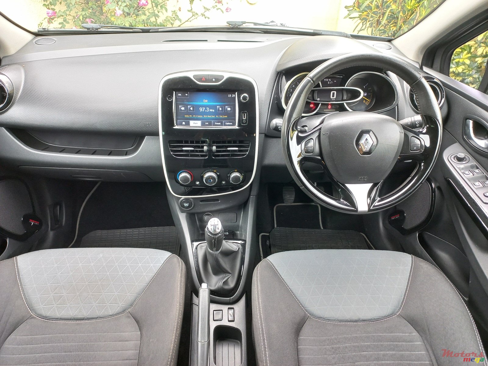 2015' Renault Clio Manual photo #5
