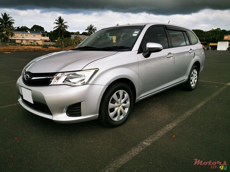 2014' Toyota Corolla Fielder photo #4