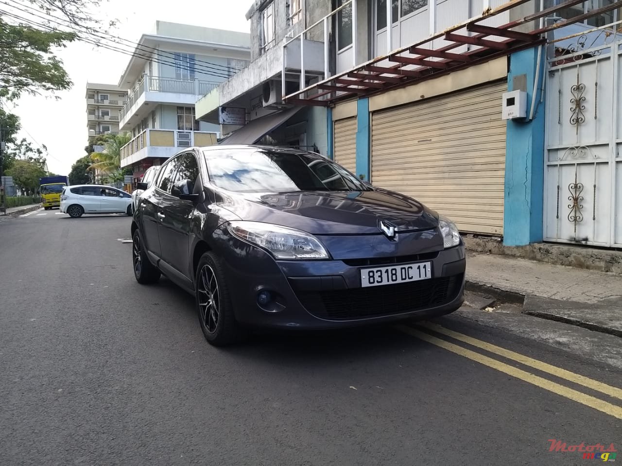 2011' Renault Megane photo #4