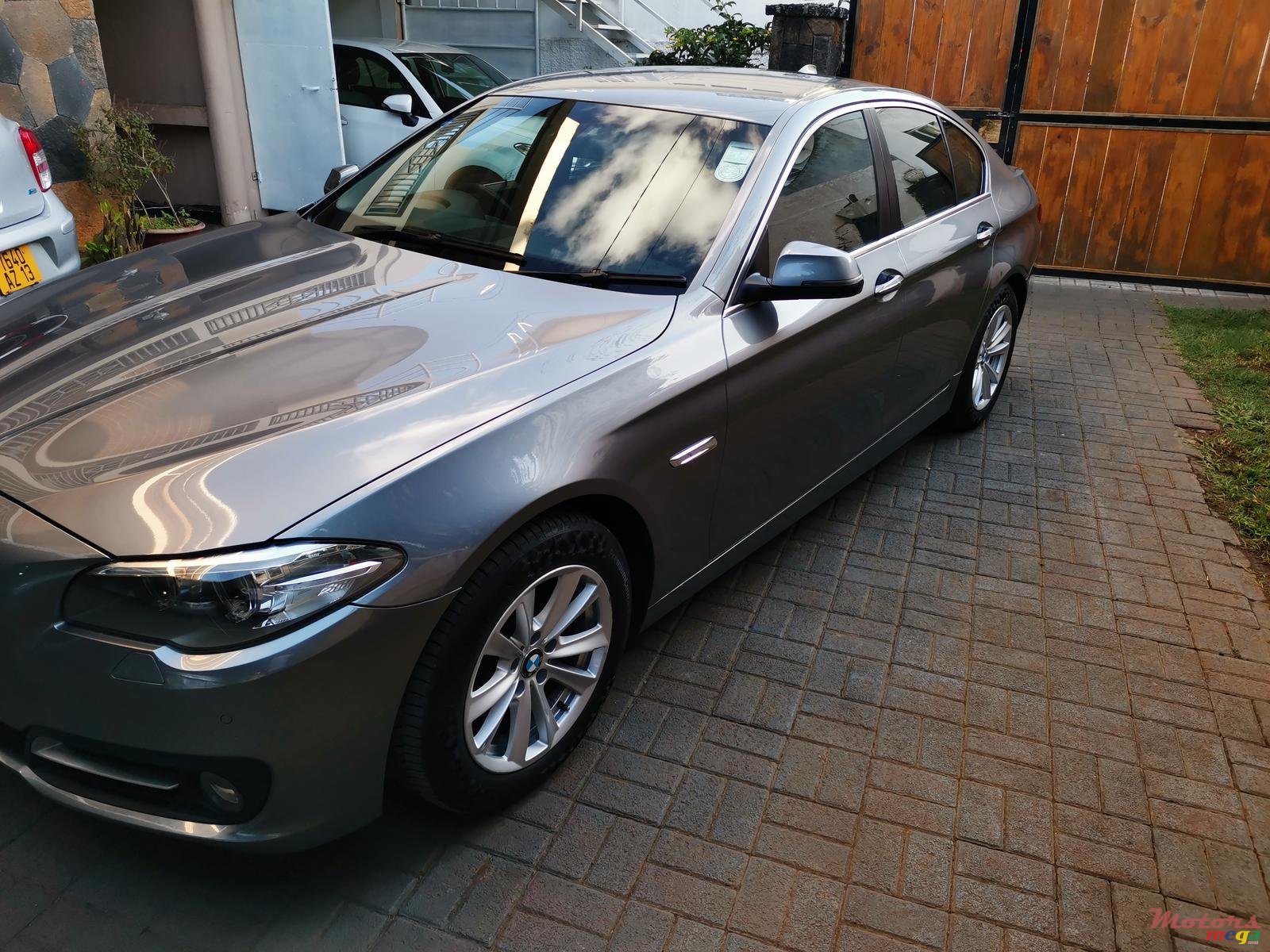 2015' BMW 520 photo #1