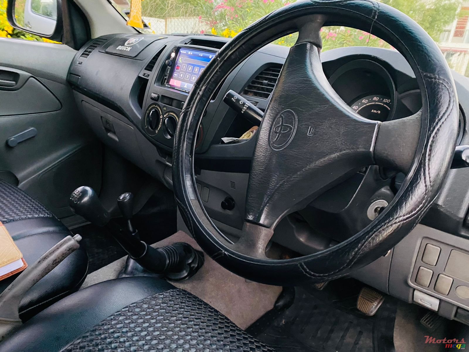 2005' Toyota Hilux any photo #6