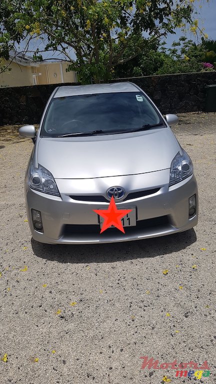 2011' Toyota Prius hybrid photo #3