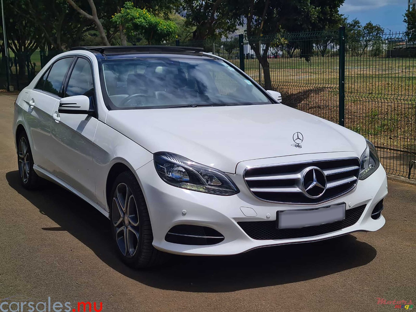 2014' Mercedes-Benz E 200 Avantgarde photo #2