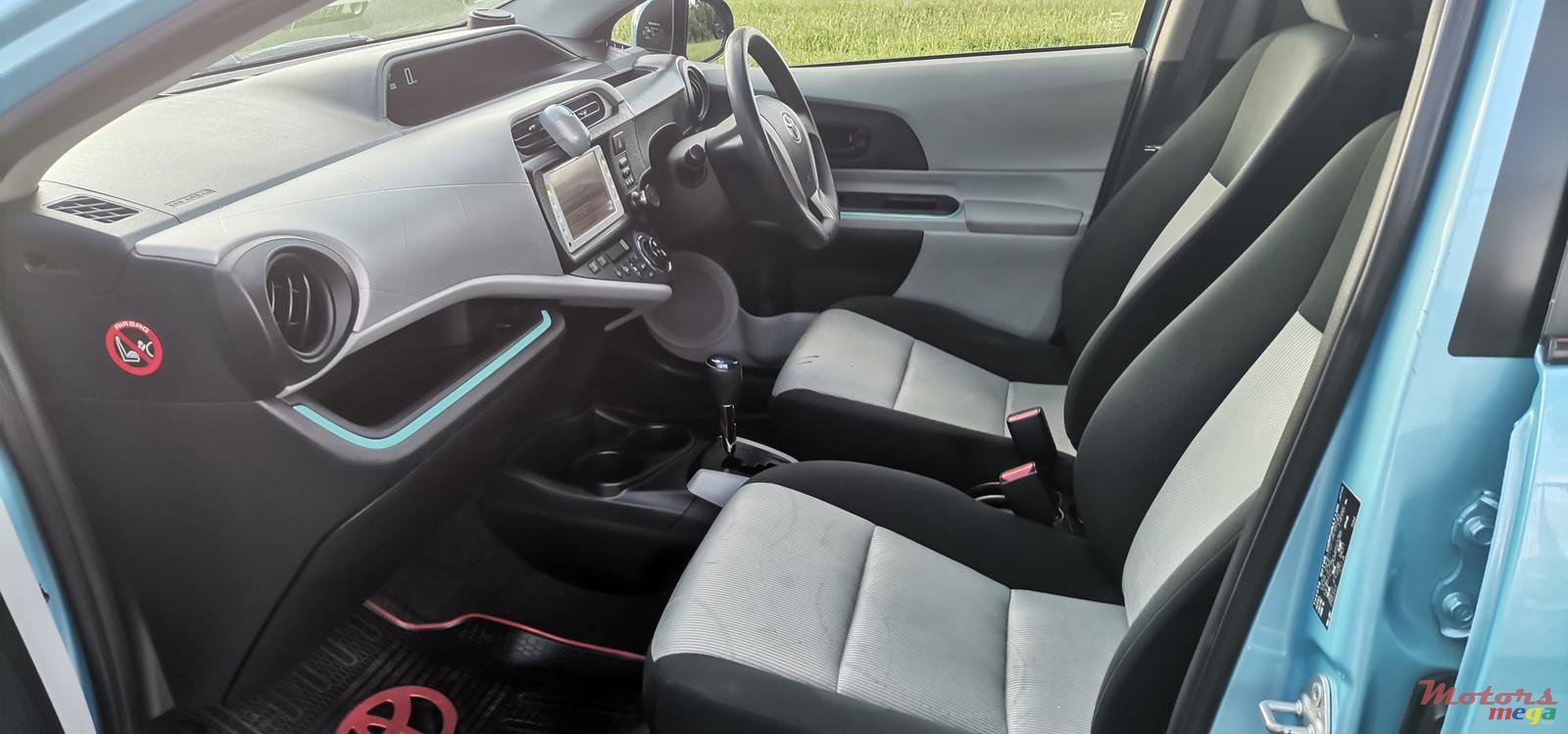 2012' Toyota Aqua photo #5