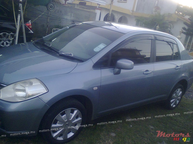 2005' Nissan Tiida Tiida - Latio photo #1