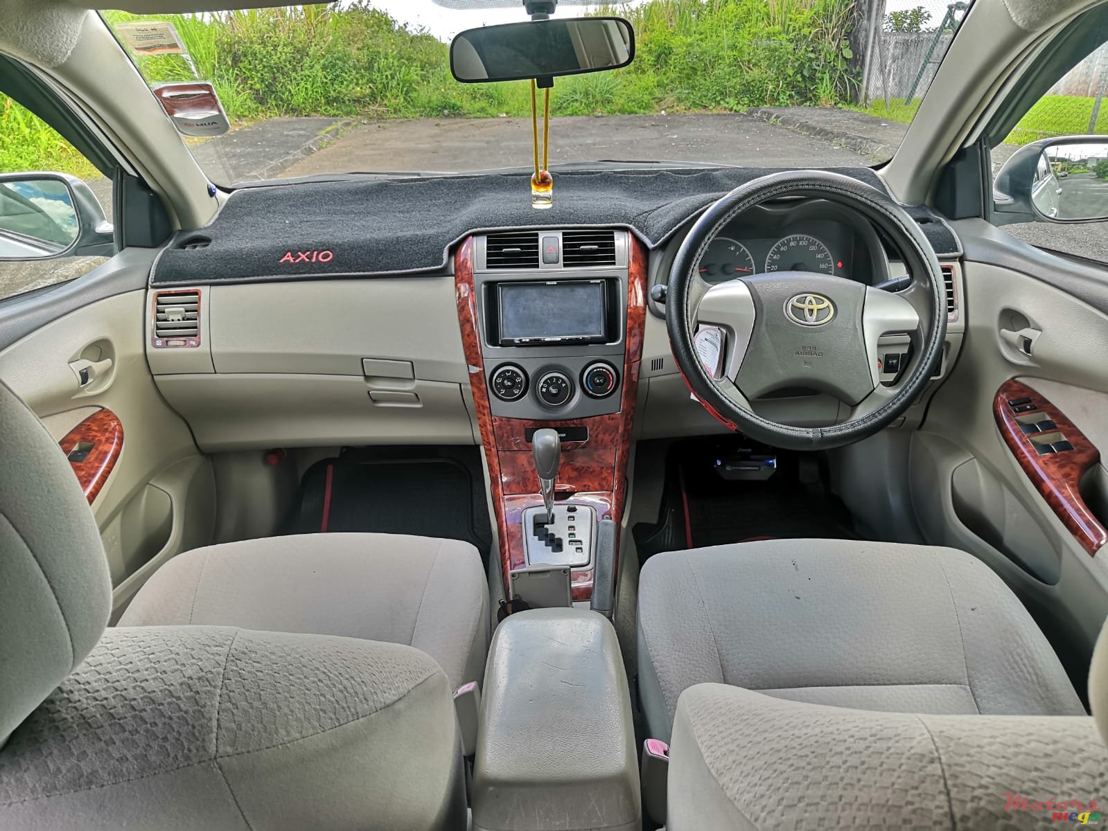 2010' Toyota Axio photo #3