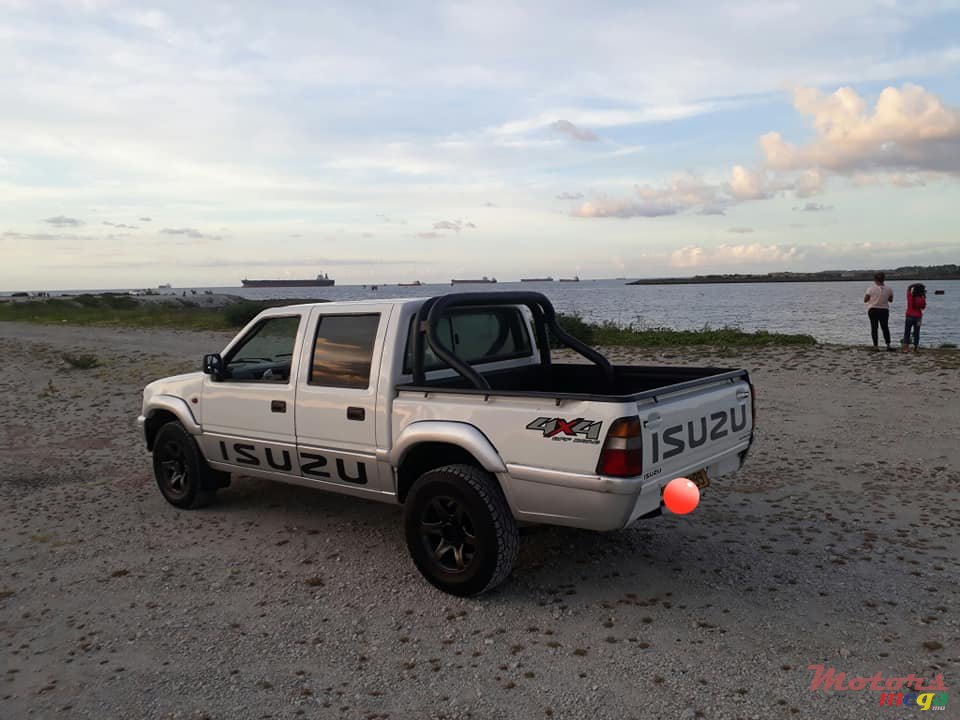 1999' Isuzu 4x4 photo #7