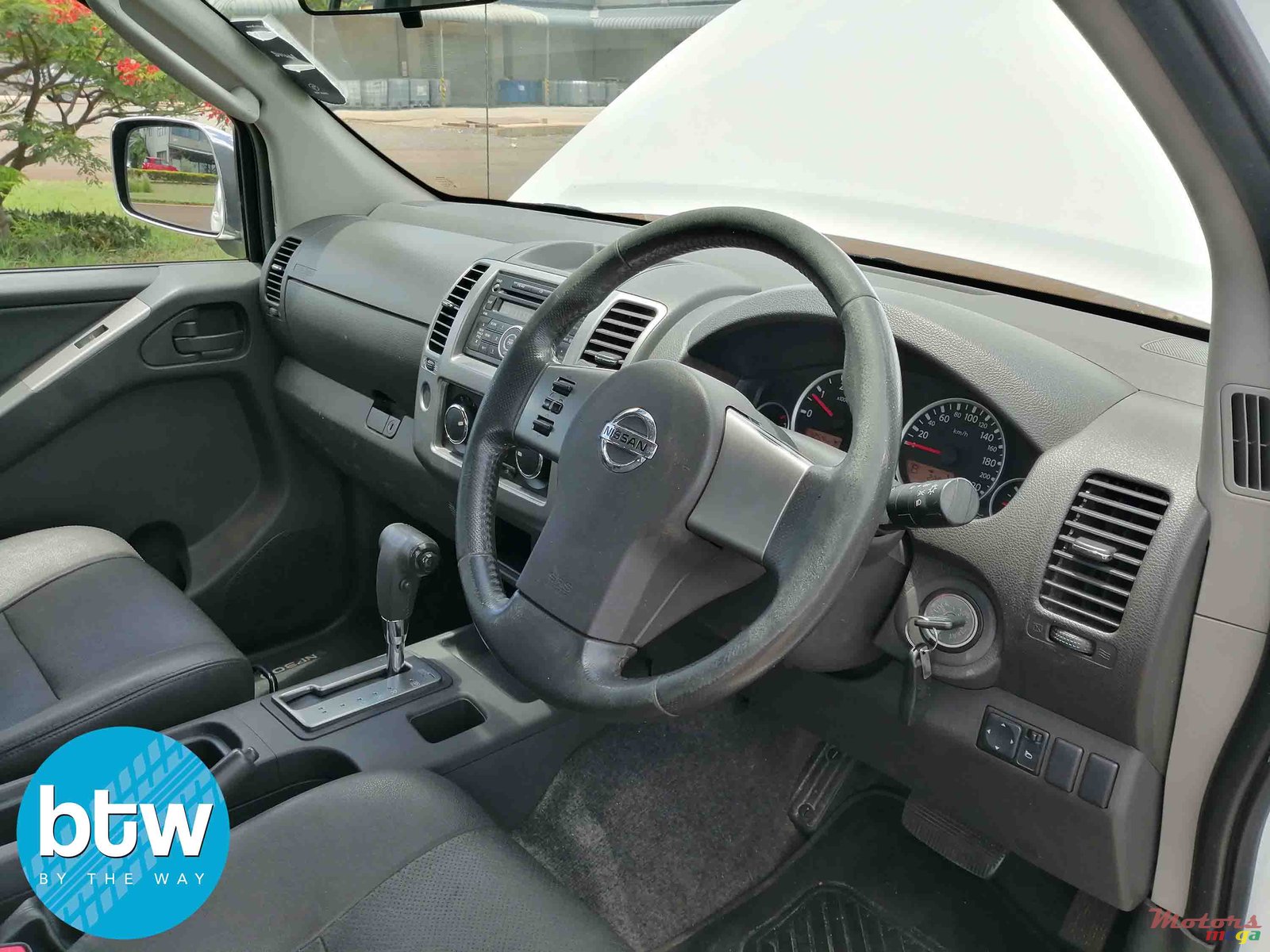 2017' Nissan Navara photo #5