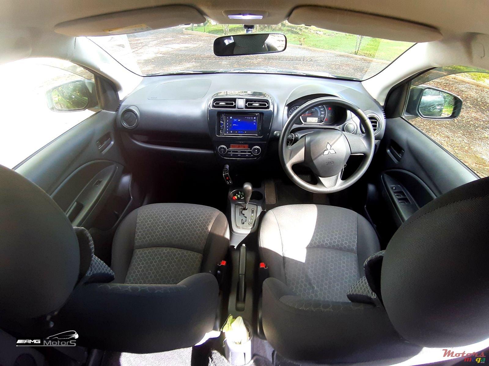 2012' Mitsubishi Mirage photo #5
