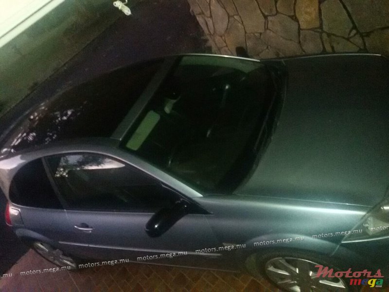2004' Renault Megane RS 2.0 Turbo photo #2