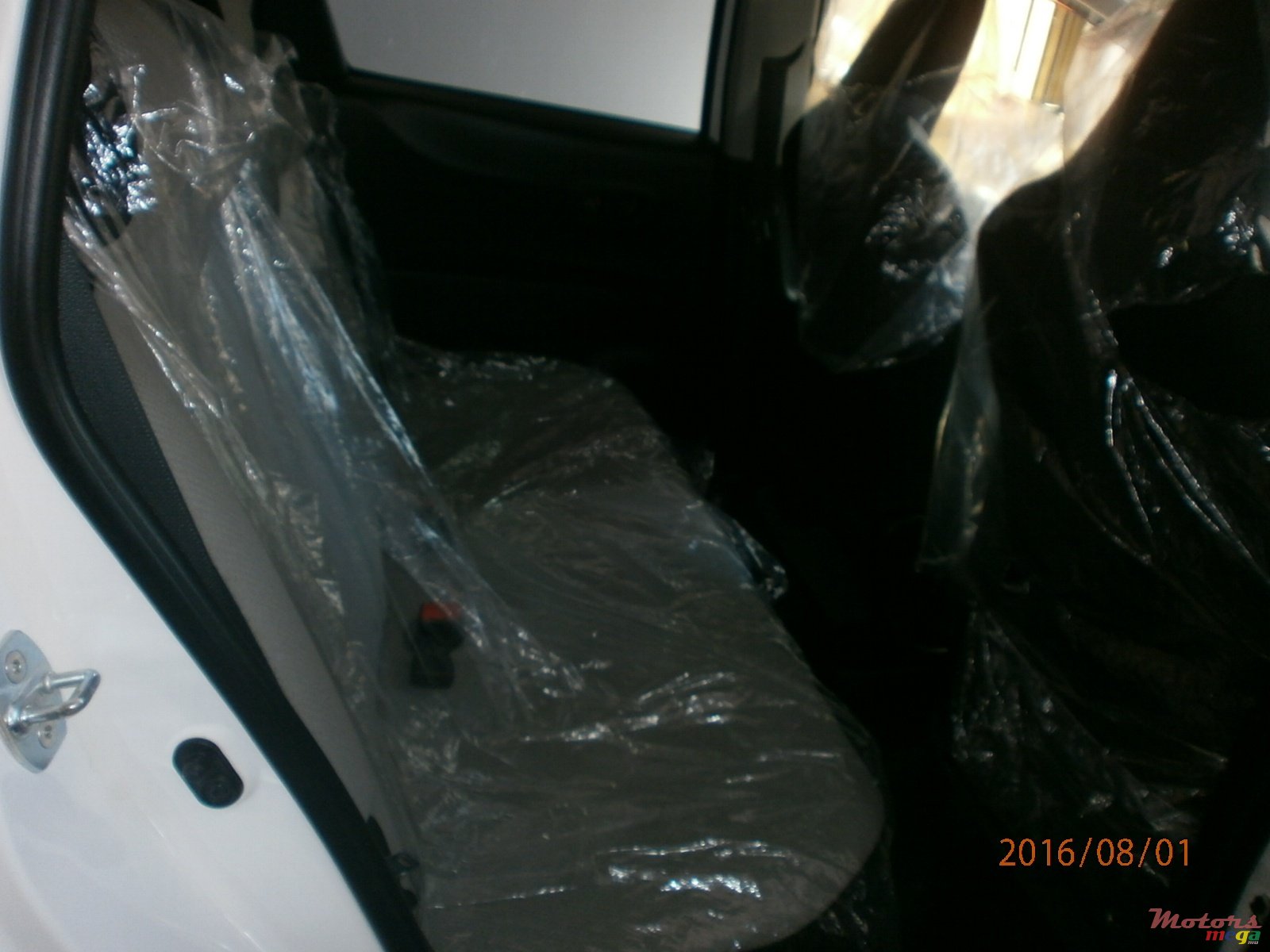 2013' Toyota Vitz photo #6