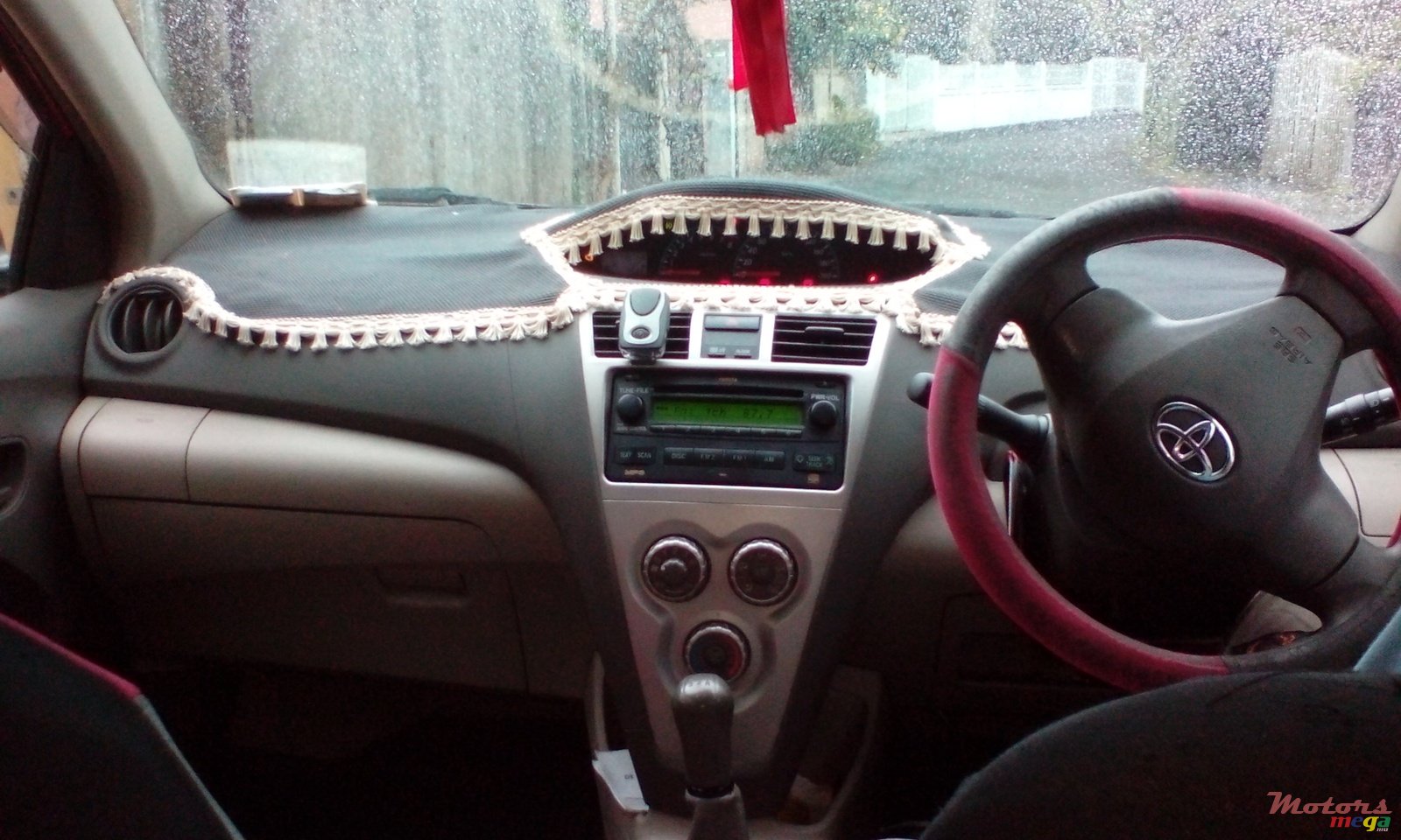 2009' Toyota Yaris photo #4