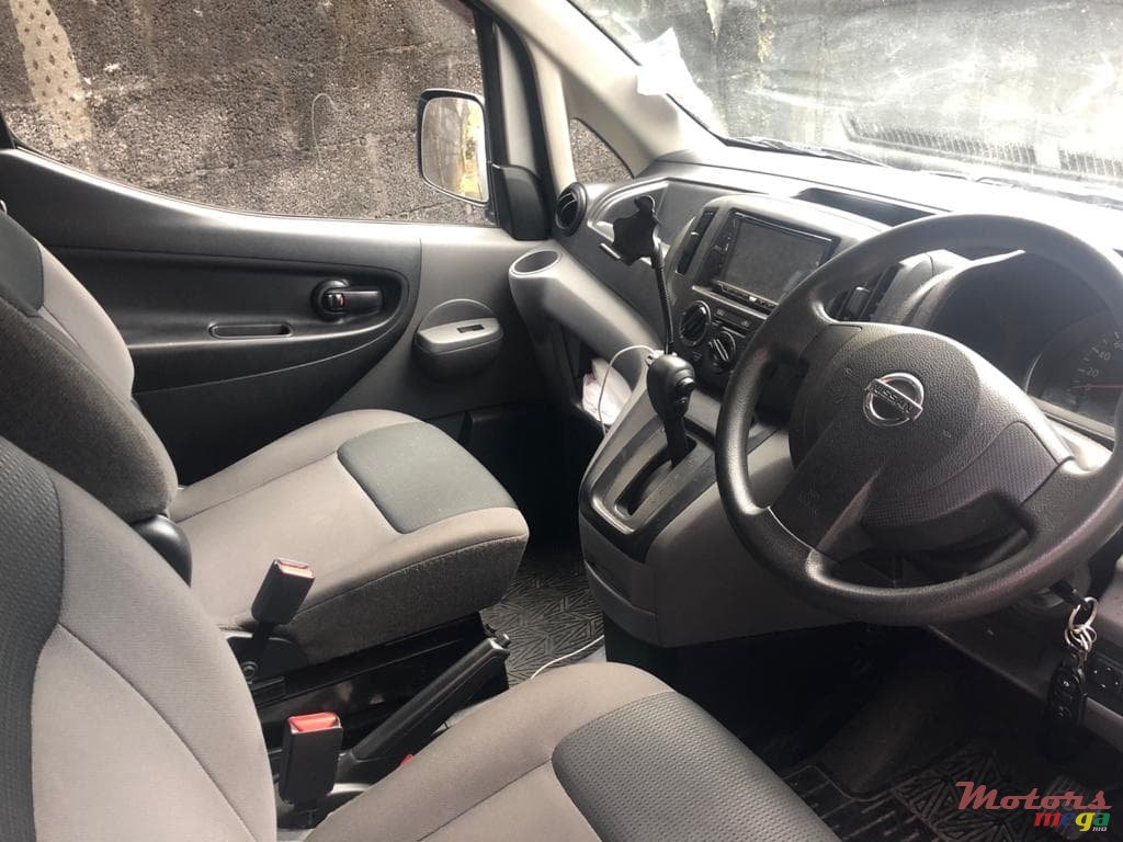 2015' Nissan NV photo #6