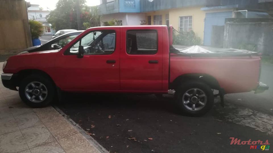 1999' Nissan Hardbody photo #2