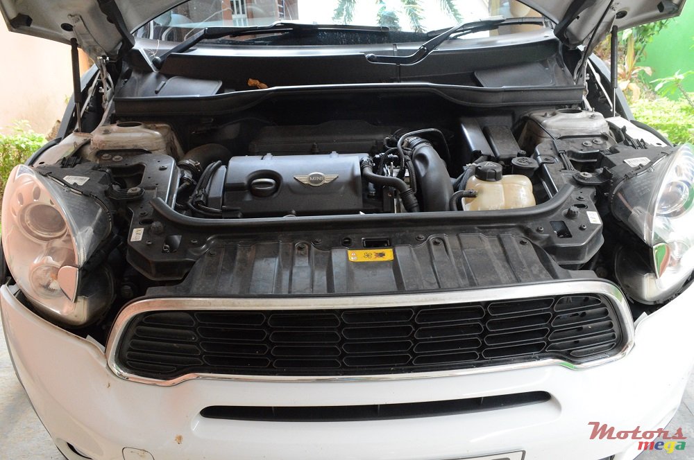 2010' MINI Cooper Countryman Cooper S photo #3