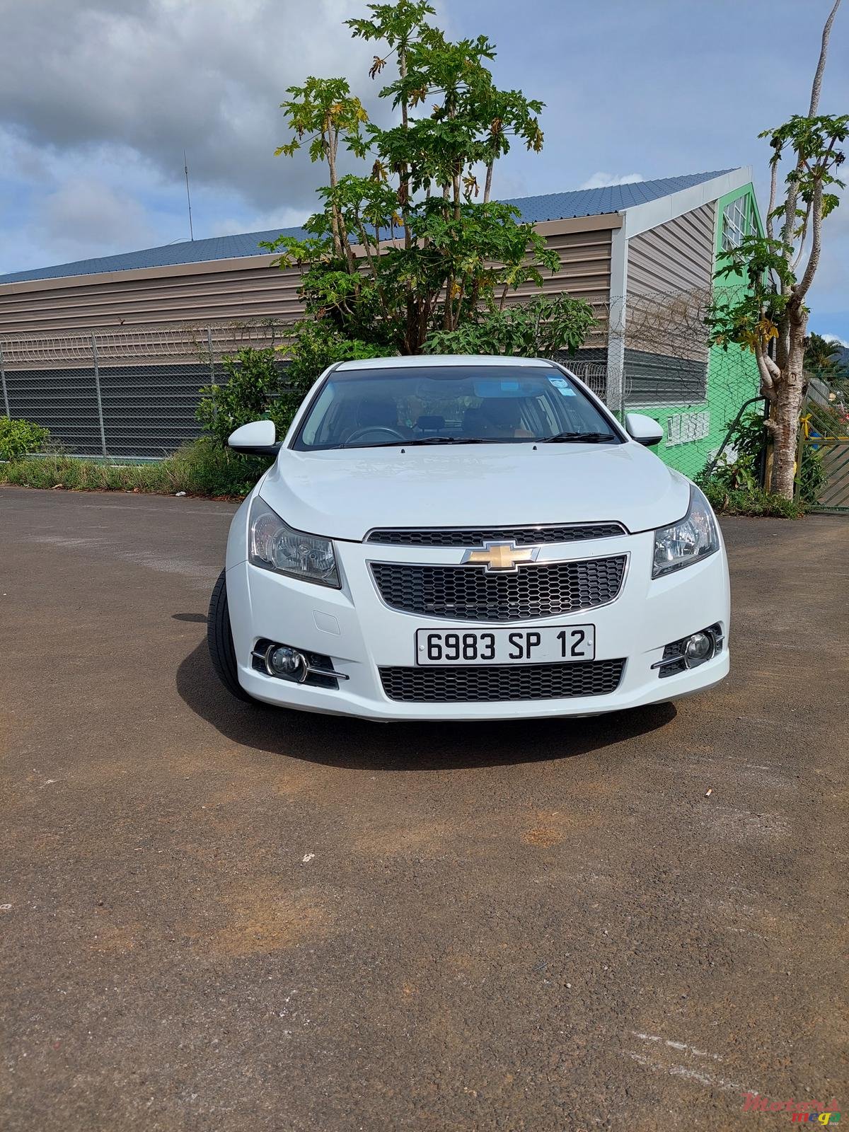 2012' Chevrolet Cruze Hatchback photo #1