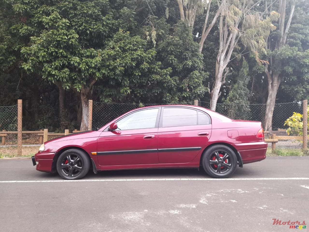 1999' Toyota Avensis photo #4