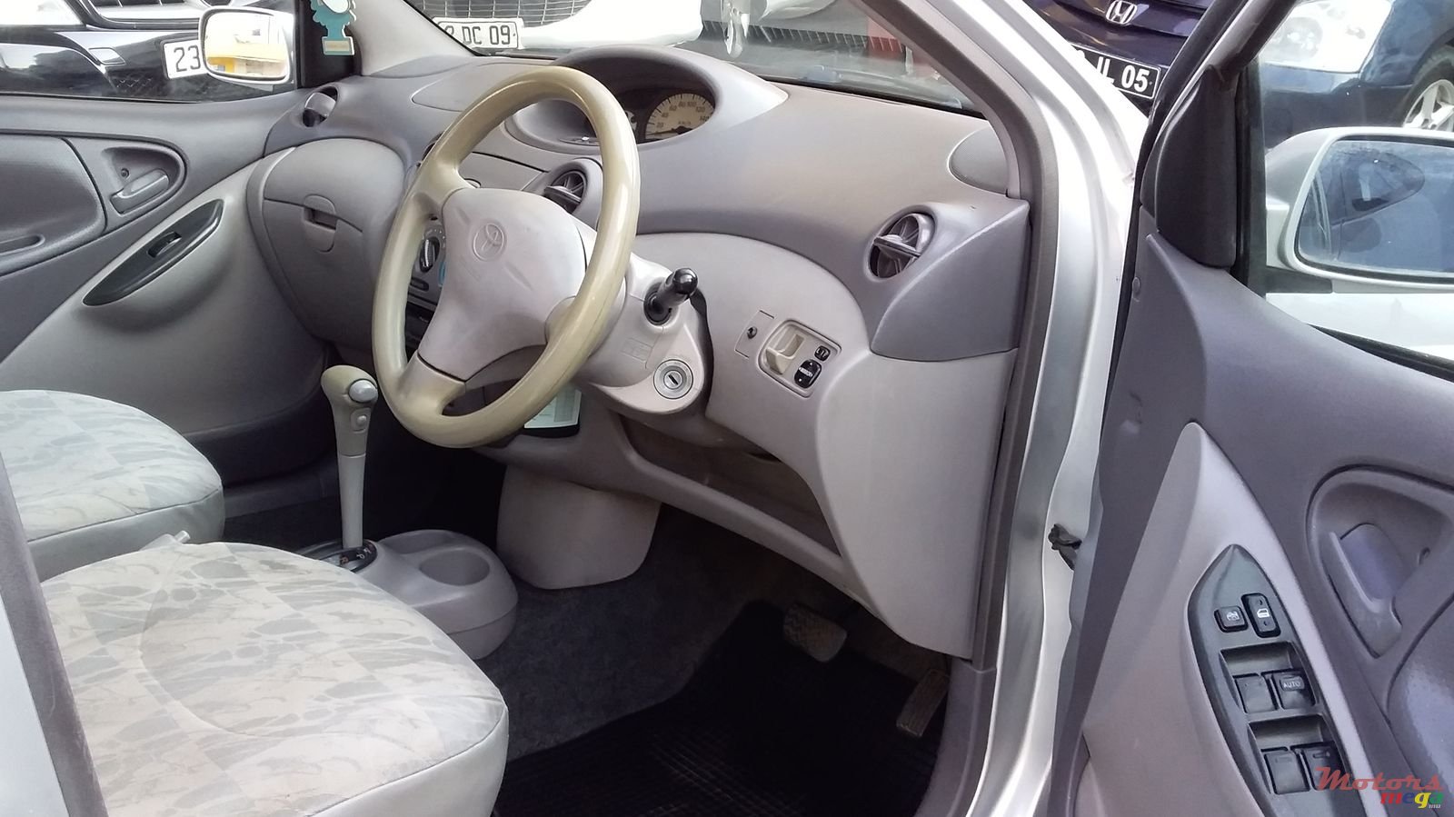 2000' Toyota Platz photo #3