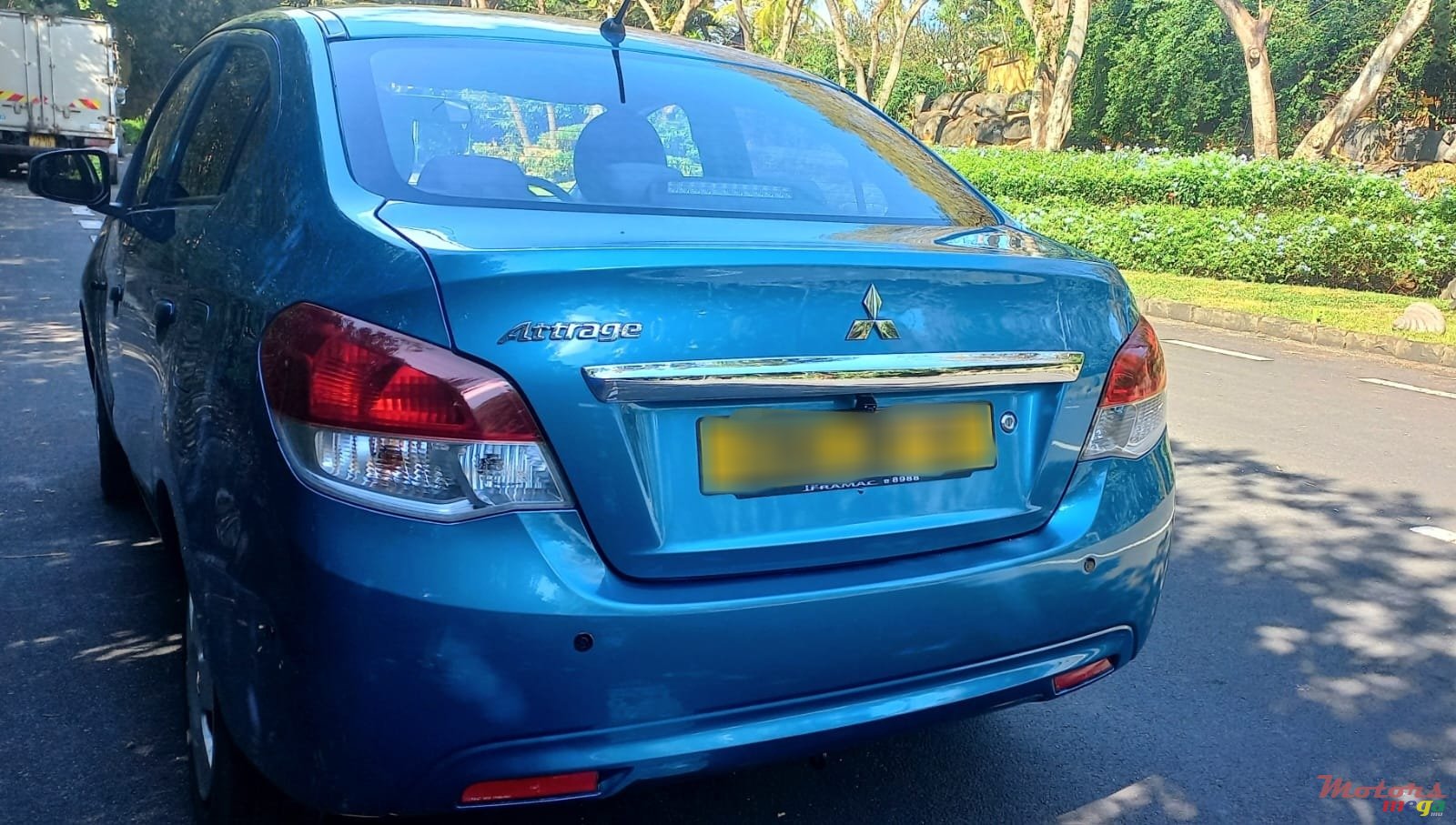 2015' Mitsubishi photo #2