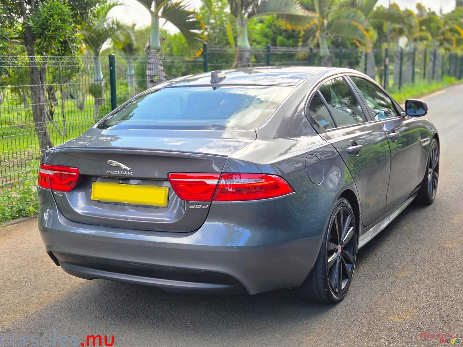 2017' Jaguar XE 20d R-Sport photo #4