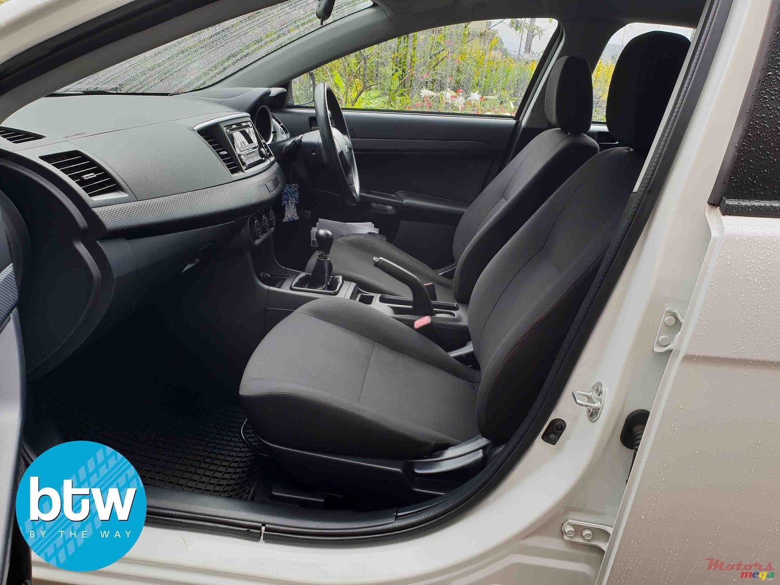 2016' Mitsubishi Lancer Ex photo #5