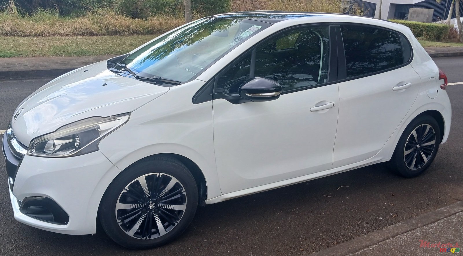 2020' Peugeot 208 photo #1