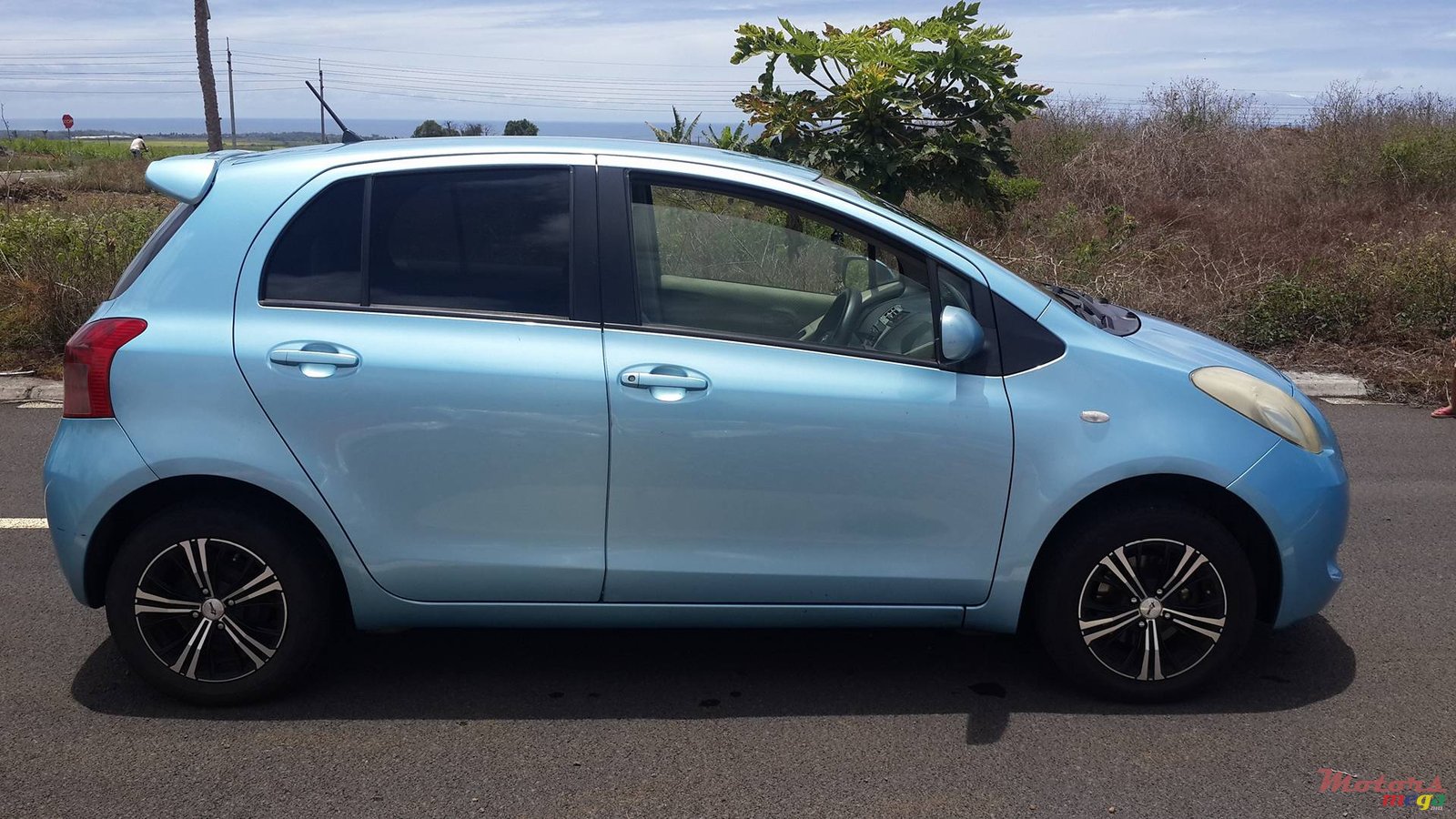 2007' Toyota Vitz photo #5