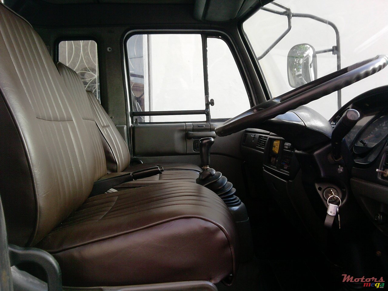 2001' Nissan lk 210 photo #5