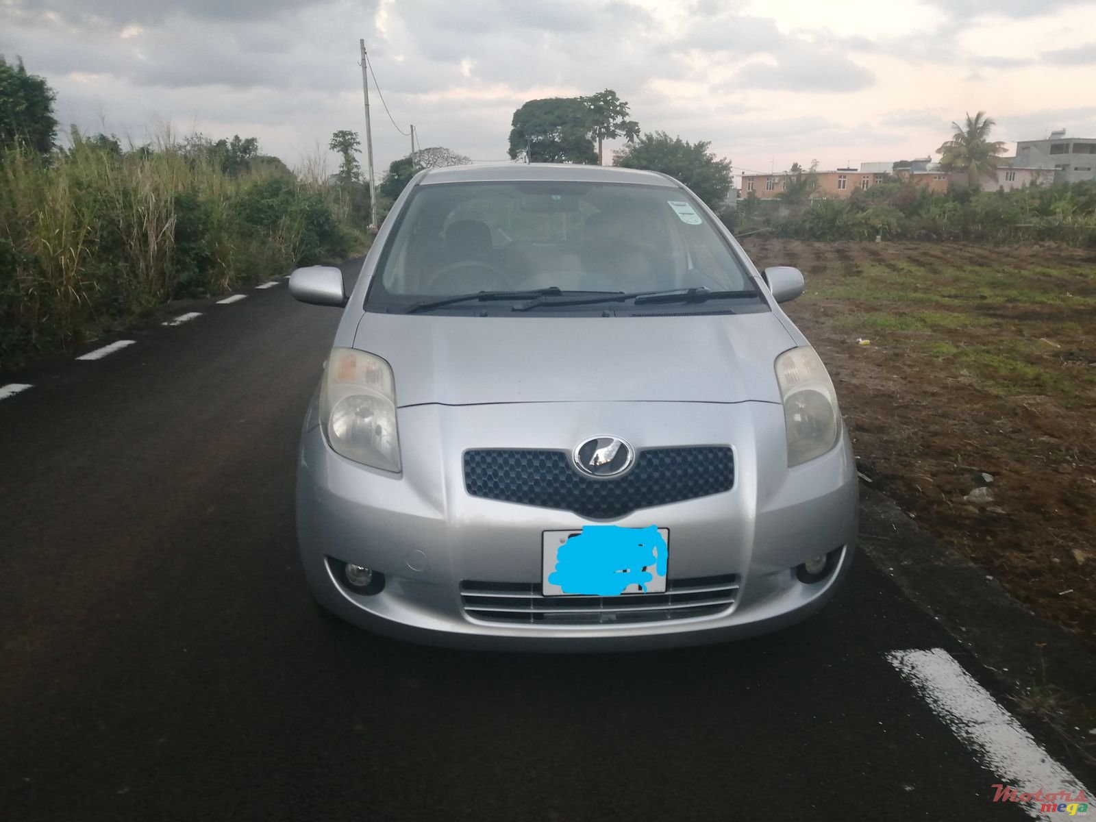 2007' Toyota Vitz photo #1