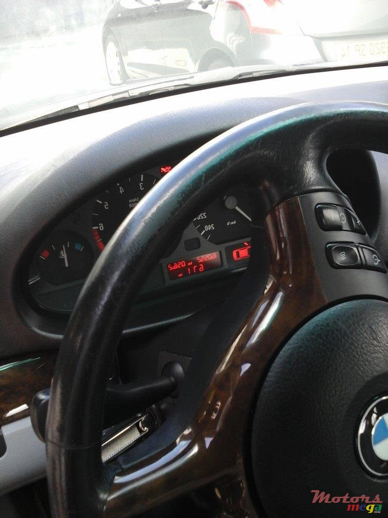 2001' BMW 318 photo #6