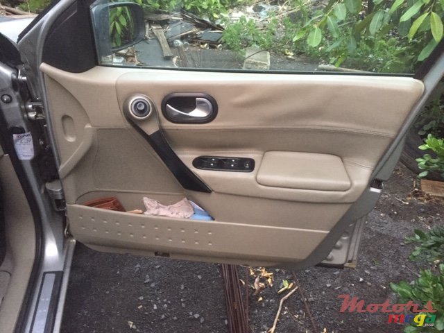 2007' Renault Megane photo #5