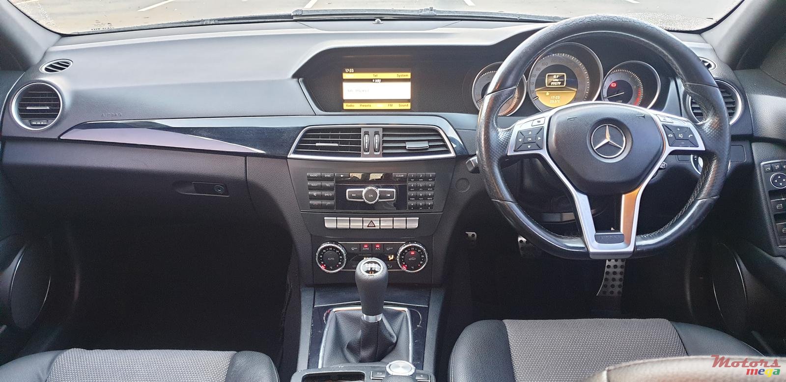 2011' Mercedes-Benz C-Class photo #5