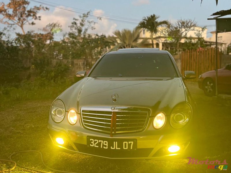 2008' Mercedes-Benz E 200 photo #1