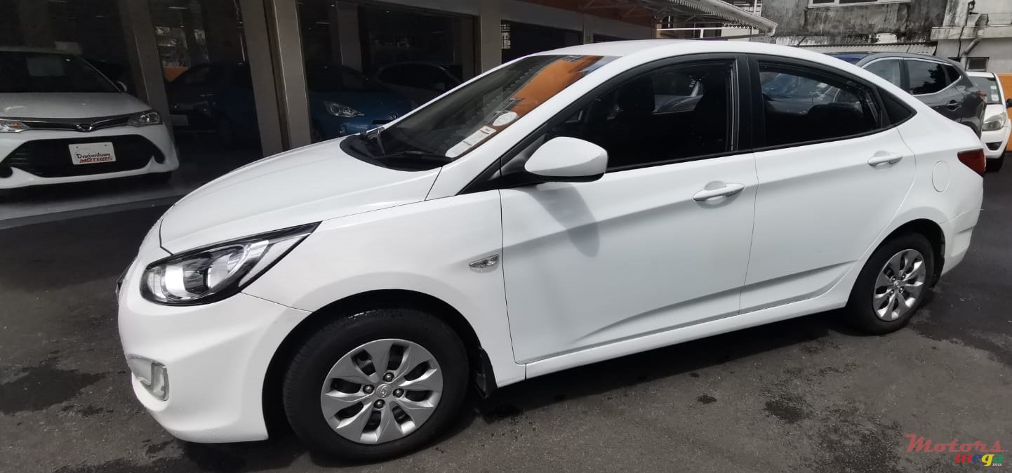 2015' Hyundai Accent photo #5