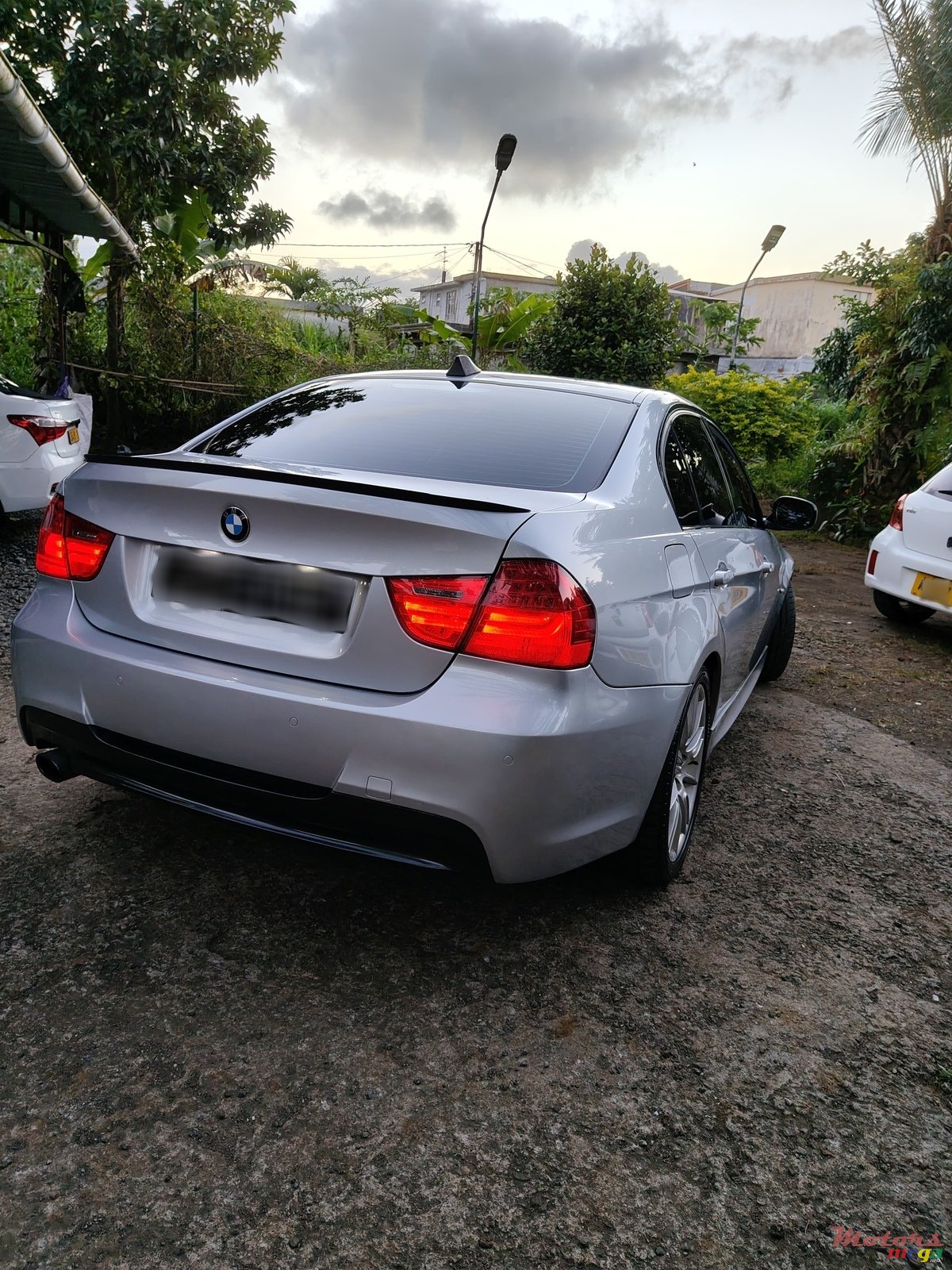 2009' BMW 318 photo #2