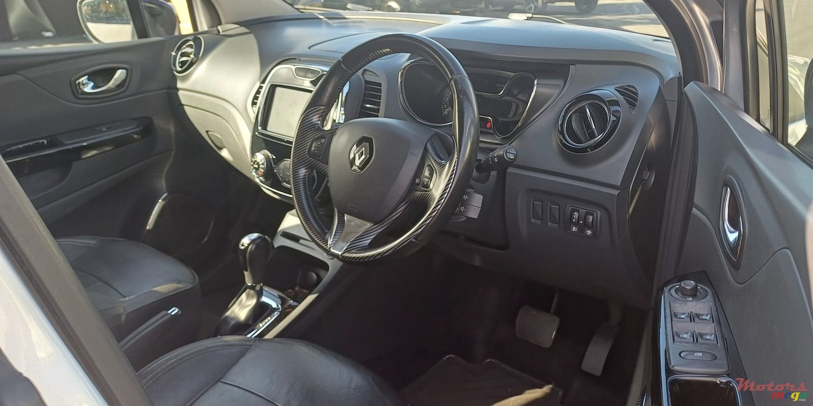 2016' Renault Captur photo #5