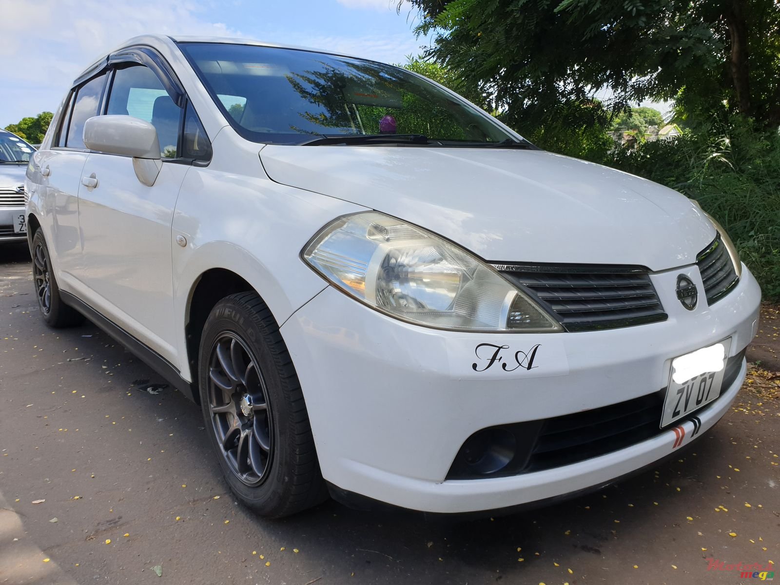 2007' Nissan Tiida photo #1