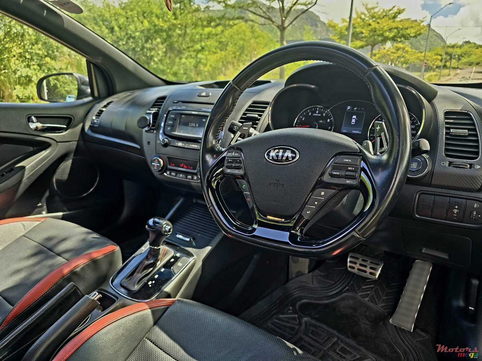 2018' Kia Cerato Coup photo #7