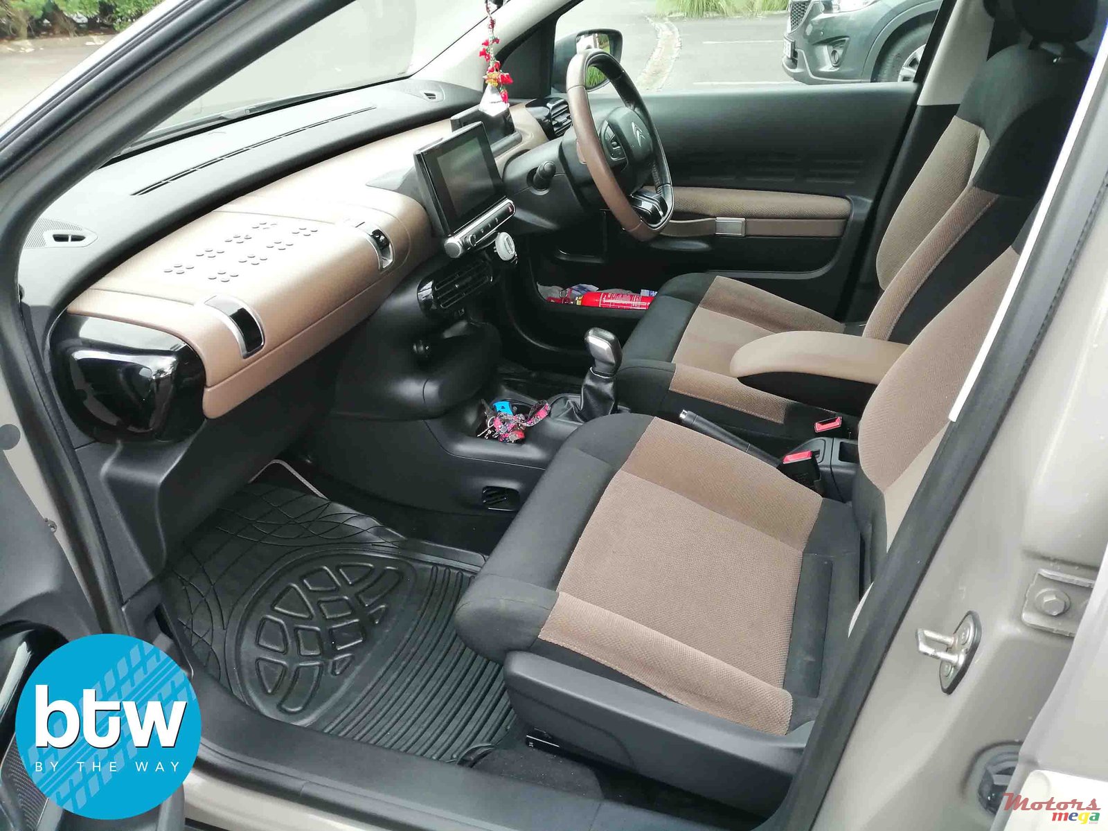 2015' Citroen C4 Cactus photo #3