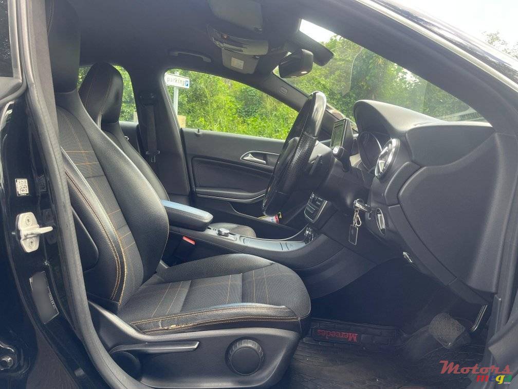 2014' Mercedes-Benz CLA 200 photo #6