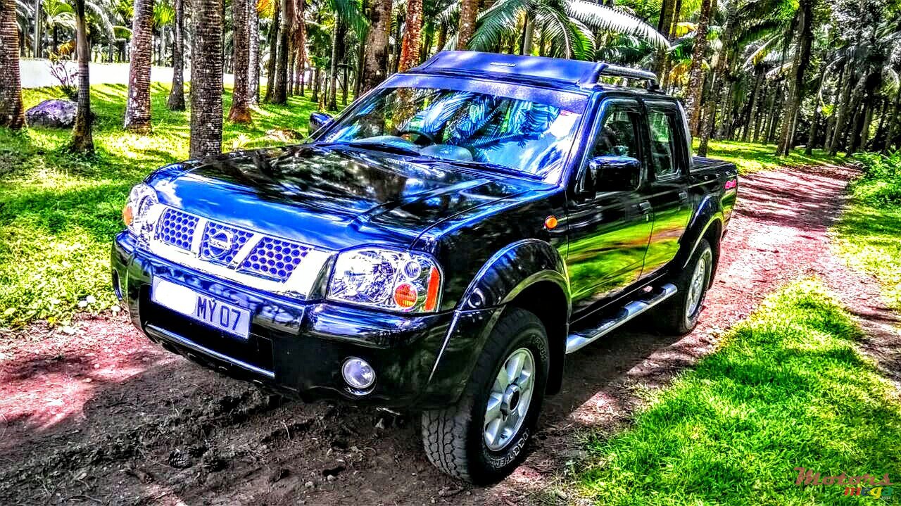 2007' Nissan Hardbody Predator 4x4 photo #2