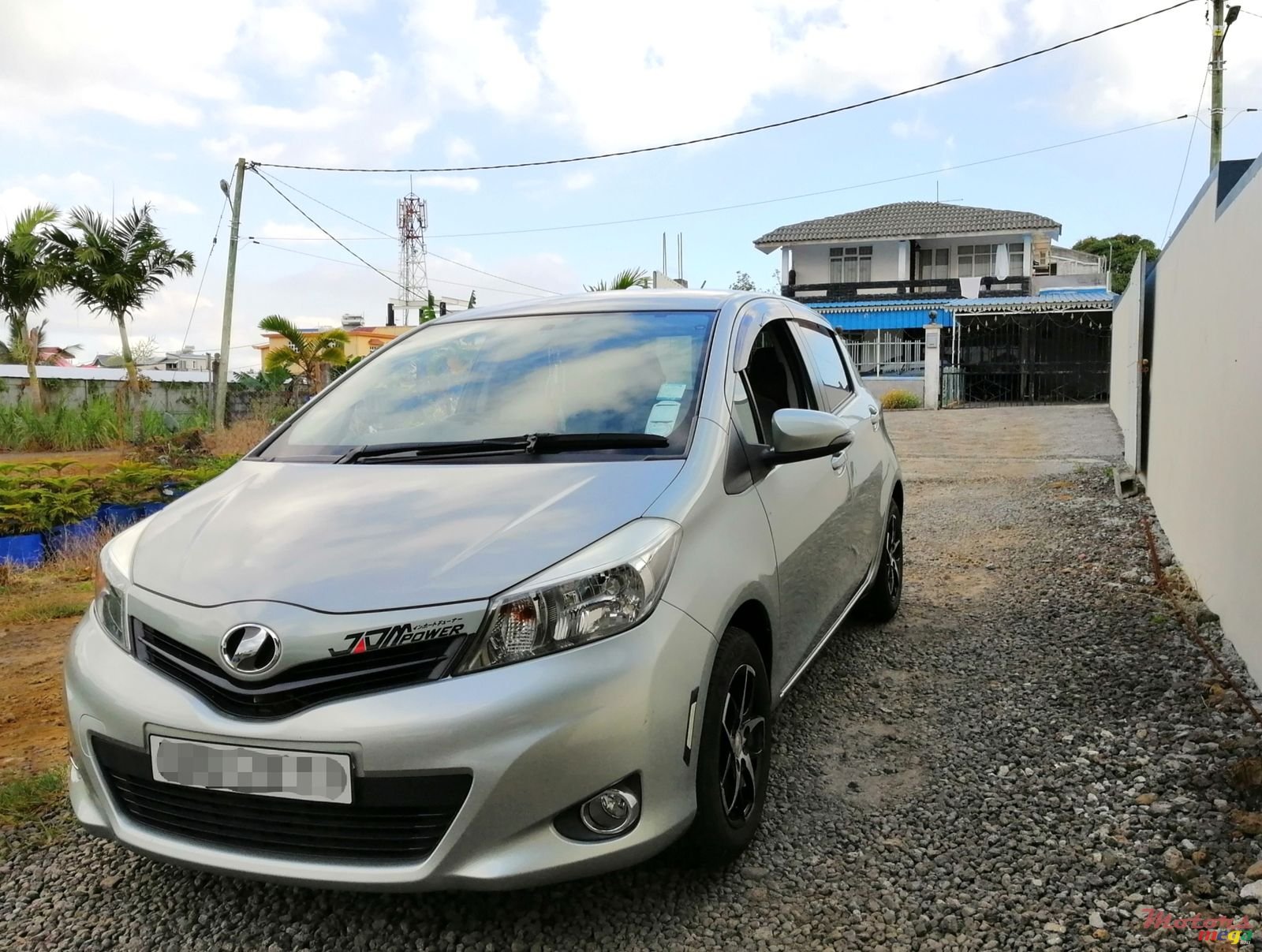 2011' Toyota Vitz Smart Stop 1.3 photo #1