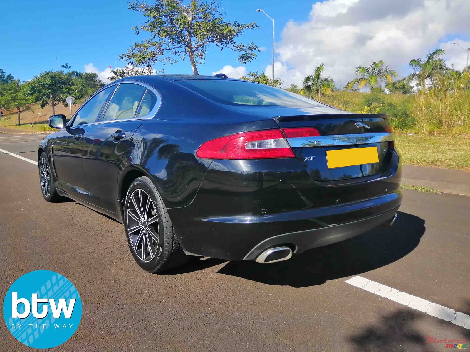 2010' Jaguar XF S V6 photo #2