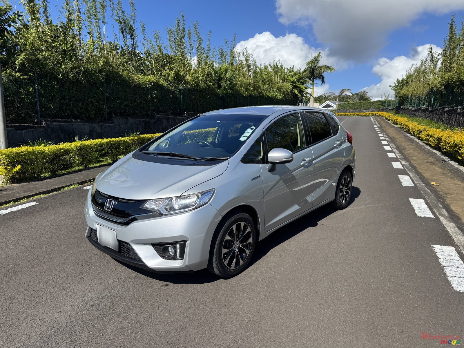 2017' Honda Fit hybrid photo #1
