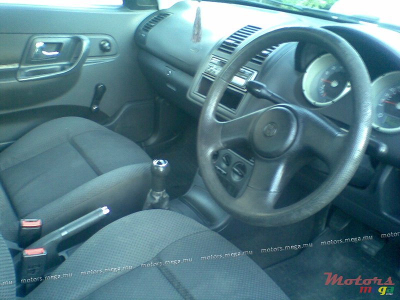 2002' Volkswagen Polo Polo Classic photo #4